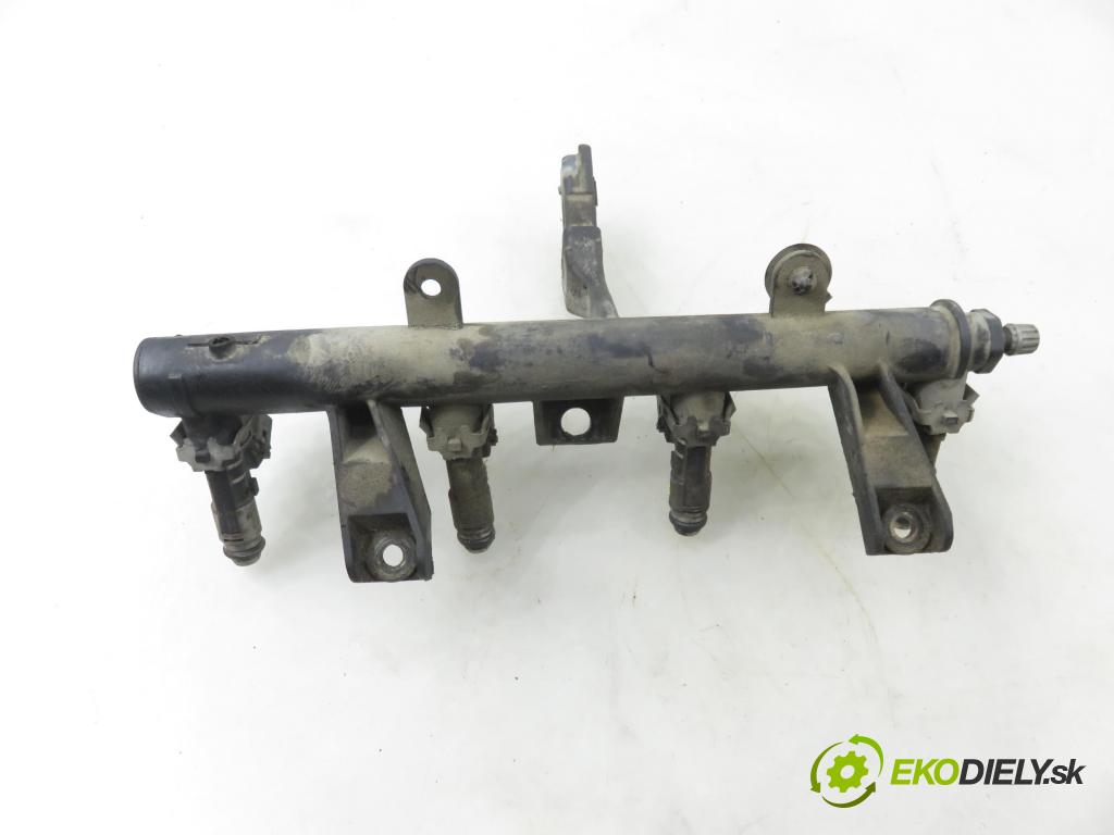 PEUGEOT 206 liftback (2A/C) HB 2003 440,00 1.1 i - HFX (TU1JP) 1124,00 lišta vstřikovací 9628982980D (Vstřikovací lišta)