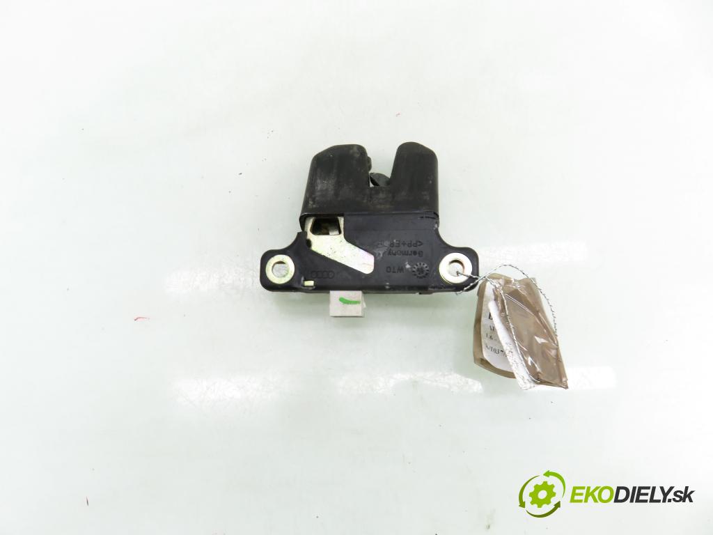 AUDI A4 (8D2, B5) SEDAN 1996 74,00 1.6 - ADP 1595,00 zámok dverí kufor EL. 8D5827505A