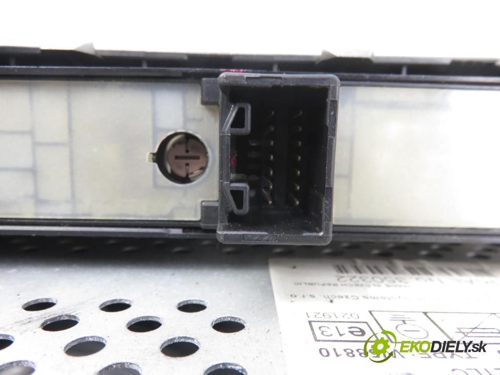 TOYOTA COROLLA Verso (ZER_, ZZE12_, R1_) MINIVAN 2005 85,00 2.0 D-4D (CUR10_) - 1CD-FTV 1995,00 RADIO CD 861200F010