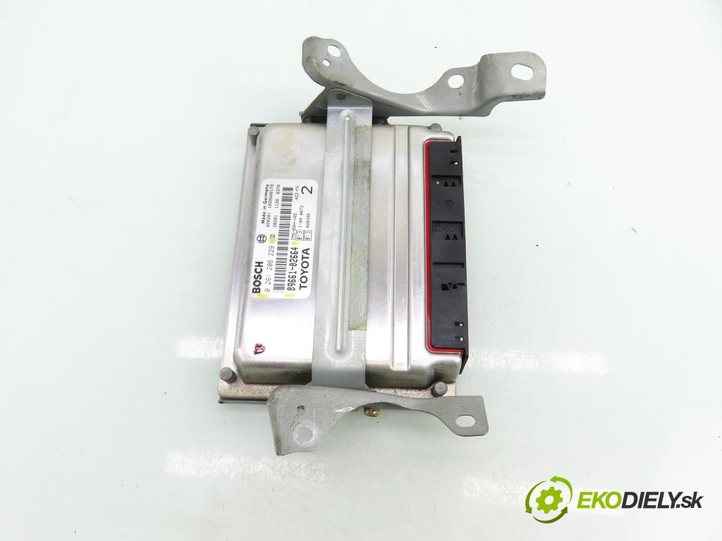 TOYOTA COROLLA Liftback (_E11_) HB 2001 71,00 1.4 (ZZE111_) - 4ZZ-FE 1398,00 Riadiaca jednotka Motor 8966102664 ; 0261206229