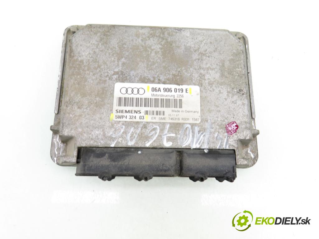 AUDI A3 (8L1) HB 1997 75,00 1.6 8V 102 - BFQ 1595,00 řídící jednotka motora 06A906019E ; 5WP432403