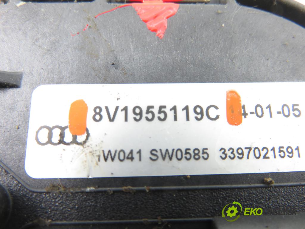 AUDI A3 Limousine (8VS, 8VM) SEDAN 2013 110,00 2.0 TDI - CRBC 1968,00 Motorček stieračov 1397220663 ; 8V1955119C ; 3397021591