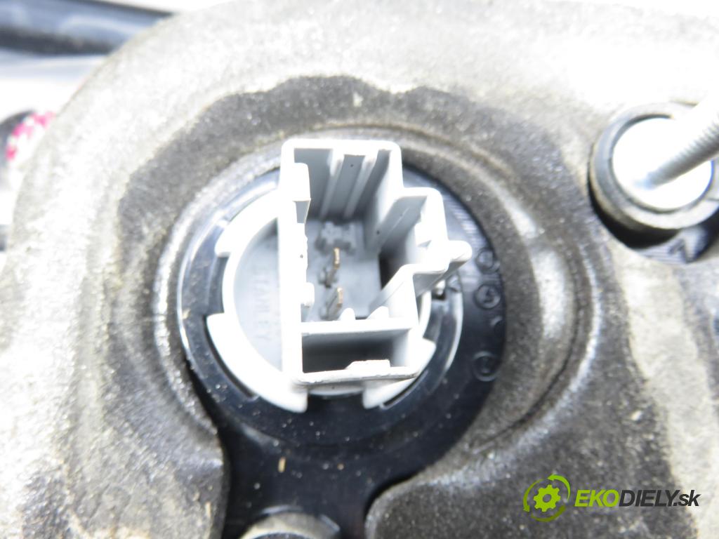 MAZDA 3 (BL) HB 2009 136,00 2.2 MZR CD - R2AA 2184,00 světlo pravé zadní BBN751150