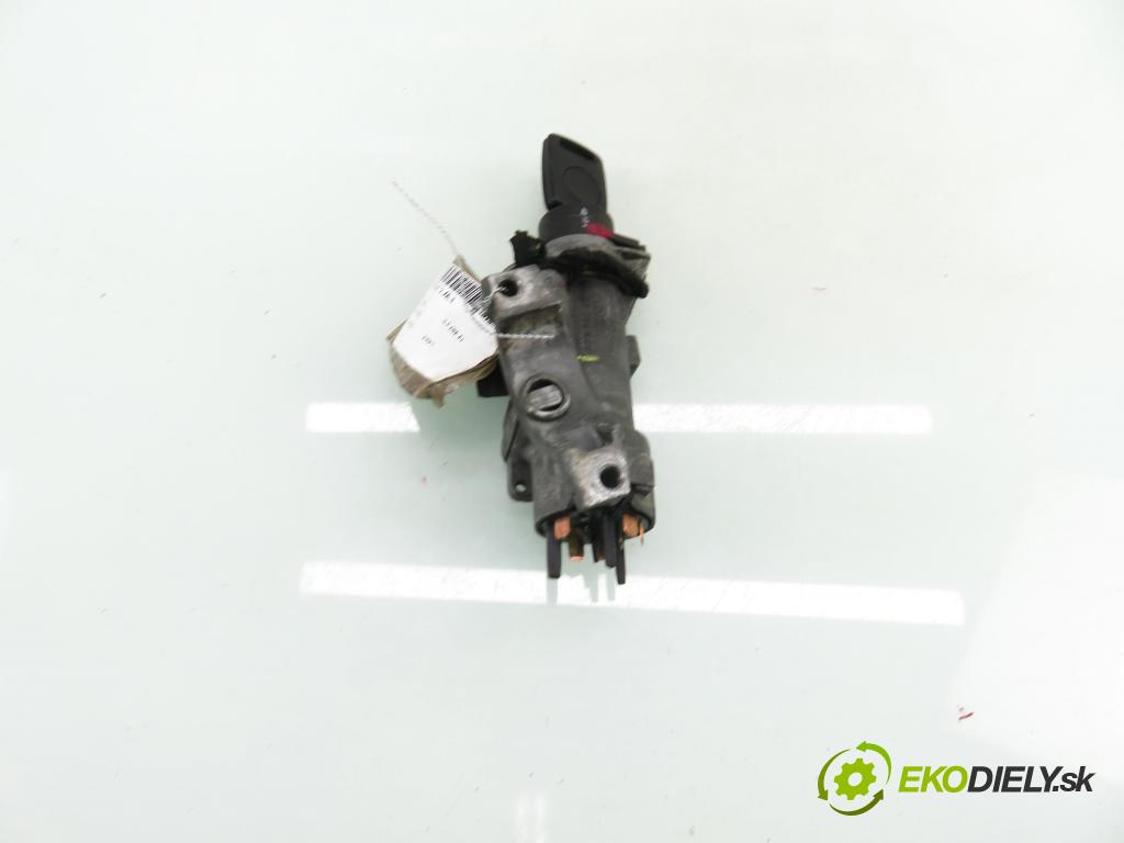AUDI A3 (8L1) HB 1997 75,00 1.6 8V 102 - BFQ 1595,00 spinačka 4B0905851B (Spínacia skrinka)