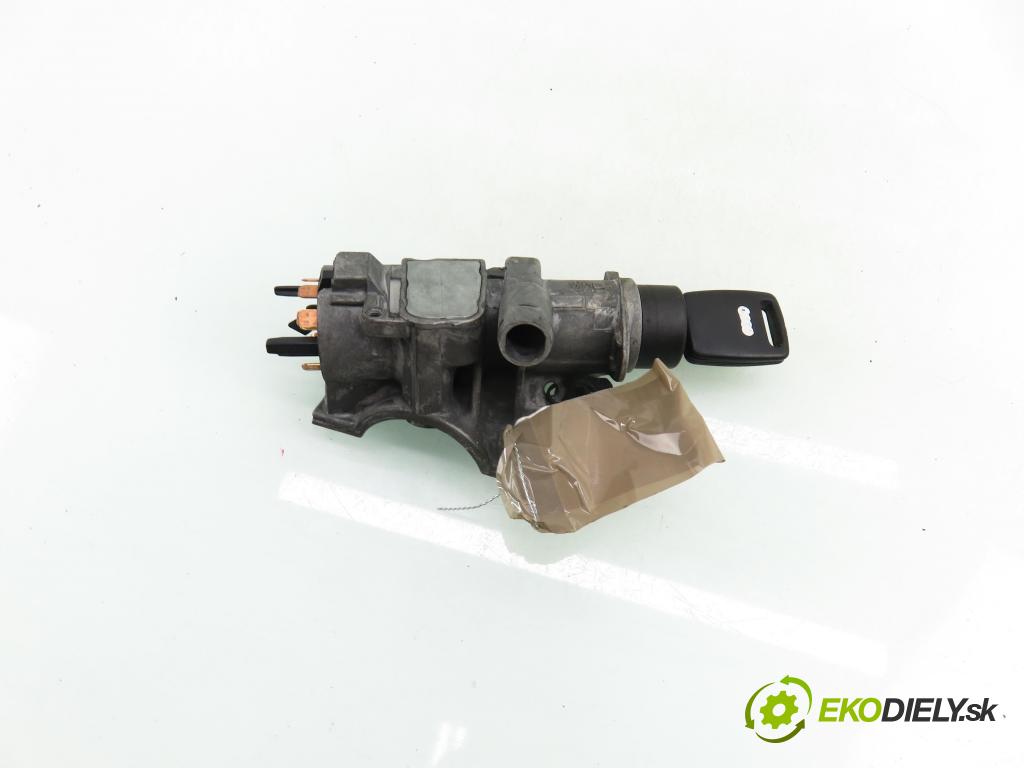 AUDI A3 (8L1) HB 1997 75,00 1.6 8V 102 - BFQ 1595,00 spinačka 4B0905851B (Spínacia skrinka)