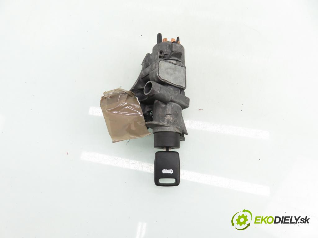 AUDI A3 (8L1) HB 1997 75,00 1.6 8V 102 - BFQ 1595,00 spinačka 4B0905851B (Spínacia skrinka)