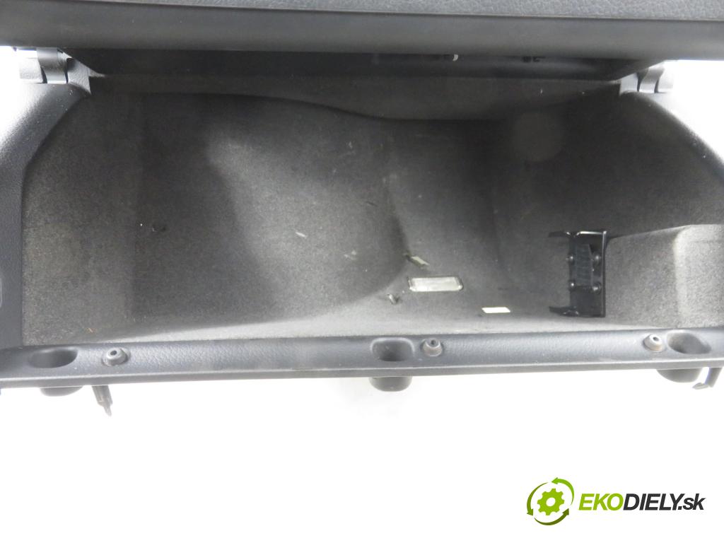 AUDI A4 Avant (8E5, B6) KOMBI 2004 96,00 1.9 TDI - AVF 1896,00 Priehradka, kastlík 8E1857035C