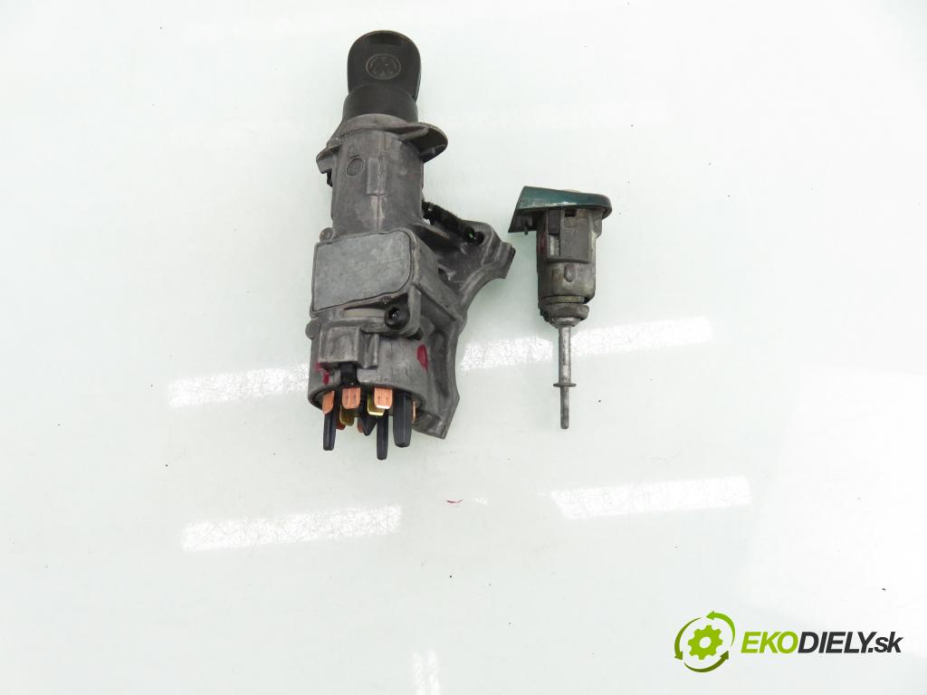 VW PASSAT B5 (3B2) SEDAN 2000 110,00 1.8 T - APU 1781,00 spinačka / zámky 4B0905851A