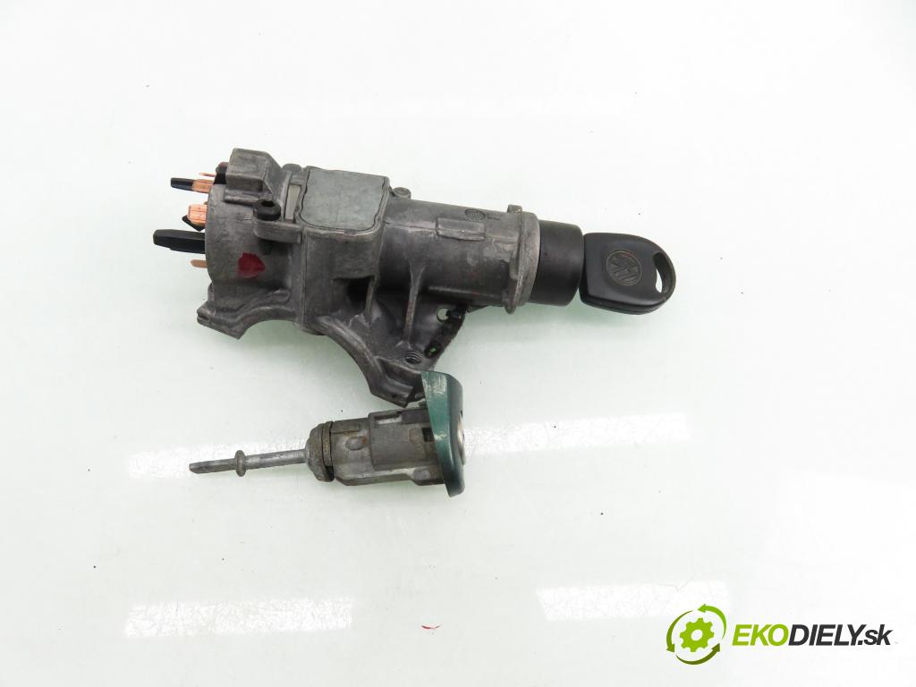 VW PASSAT B5 (3B2) SEDAN 2000 110,00 1.8 T - APU 1781,00 spinačka / zámky 4B0905851A