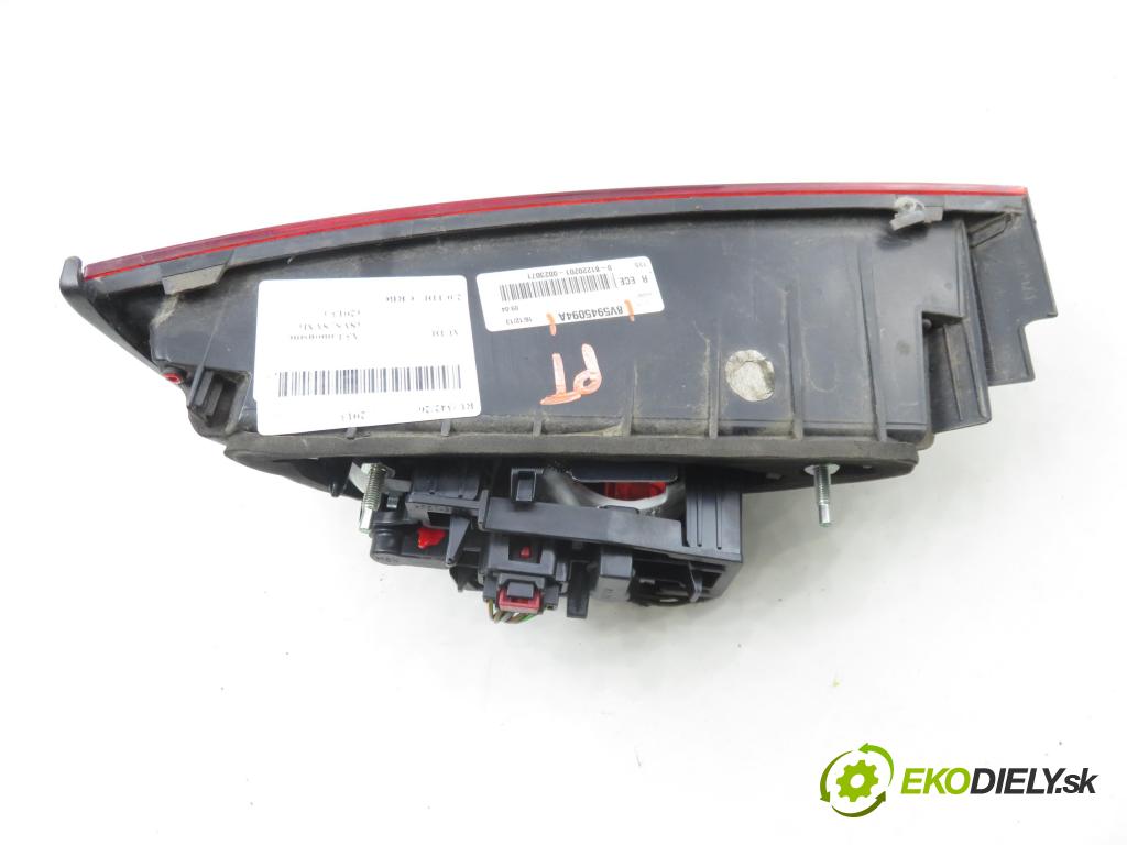 AUDI A3 Limousine (8VS, 8VM) SEDAN 2013 110,00 2.0 TDI - CRBC 1968,00 Svetlo pravé zadné kufor 8V5945094A