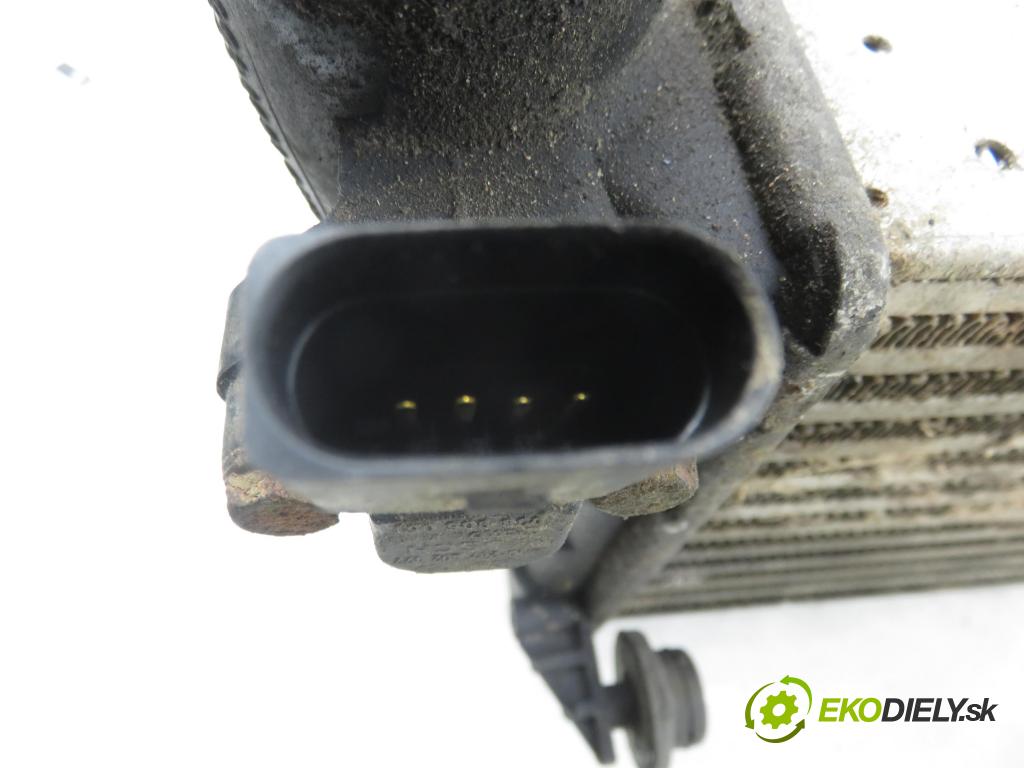 VW PASSAT B5 (3B2) SEDAN 2000 110,00 1.8 T - APU 1781,00 chladič intercooler 058145805B