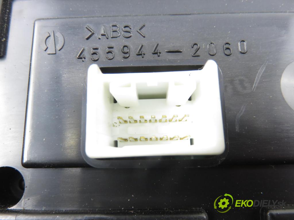 TOYOTA RAV 4 III (_A3_) SUV 2007 130,00 2.2 D 4WD (ALA30_) - 2AD-FHV 2231,00 Panel topení KLIMATRONIK 5590042240