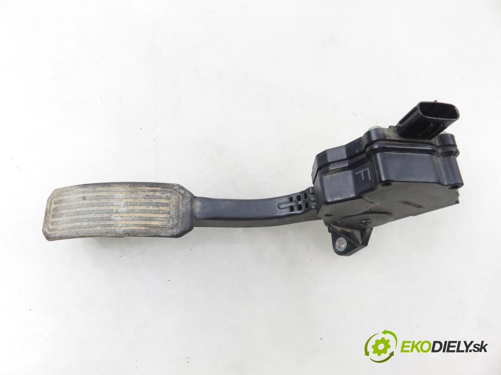 TOYOTA RAV 4 III (_A3_) SUV 2007 130,00 2.2 D 4WD (ALA30_) - 2AD-FHV 2231,00 potenciometr plynového pedálu 7811042010 ; 1988007270 (Potenciometr plynového pedálu)