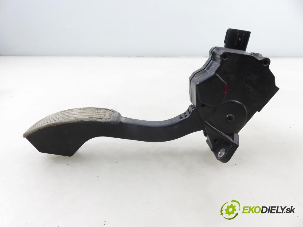 TOYOTA RAV 4 III (_A3_) SUV 2007 130,00 2.2 D 4WD (ALA30_) - 2AD-FHV 2231,00 Potenciometer plynu 7811042010 ; 1988007270 (Potenciometer plynového pedálu)