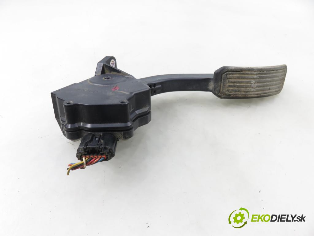 TOYOTA RAV 4 III (_A3_) SUV 2007 130,00 2.2 D 4WD (ALA30_) - 2AD-FHV 2231,00 Potenciometer plynu 7811042010 ; 1988007270 (Potenciometer plynového pedálu)