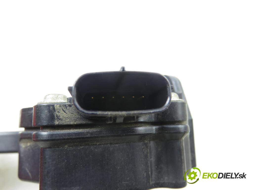 TOYOTA RAV 4 III (_A3_) SUV 2007 130,00 2.2 D 4WD (ALA30_) - 2AD-FHV 2231,00 Potenciometer plynu 7811042010 ; 1988007270 (Potenciometer plynového pedálu)