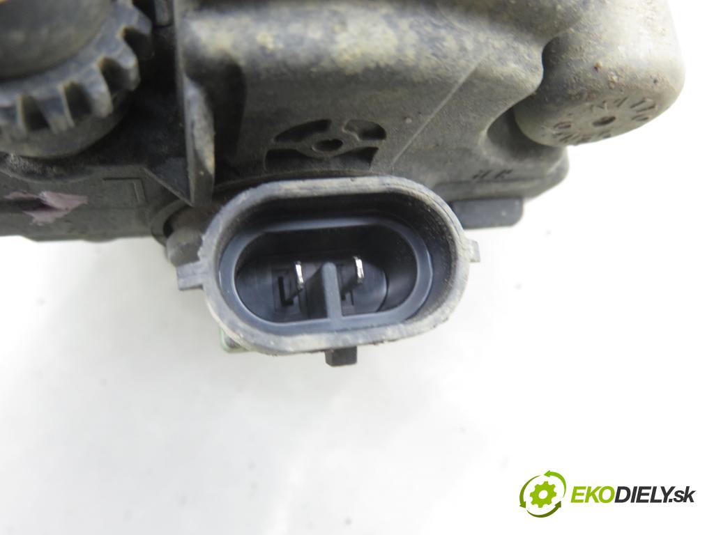 TOYOTA RAV 4 III (_A3_) SUV 2007 130,00 2.2 D 4WD (ALA30_) - 2AD-FHV 2231,00 Hmlové svetlo, hmlovka P 812200D40