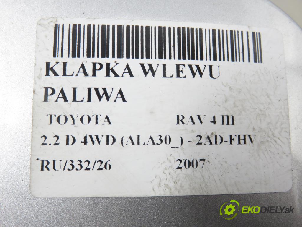 TOYOTA RAV 4 III (_A3_) SUV 2007 130,00 2.2 D 4WD (ALA30_) - 2AD-FHV 2231,00 Dvierka nádrže paliva  (Kľučka dverí ostatné)