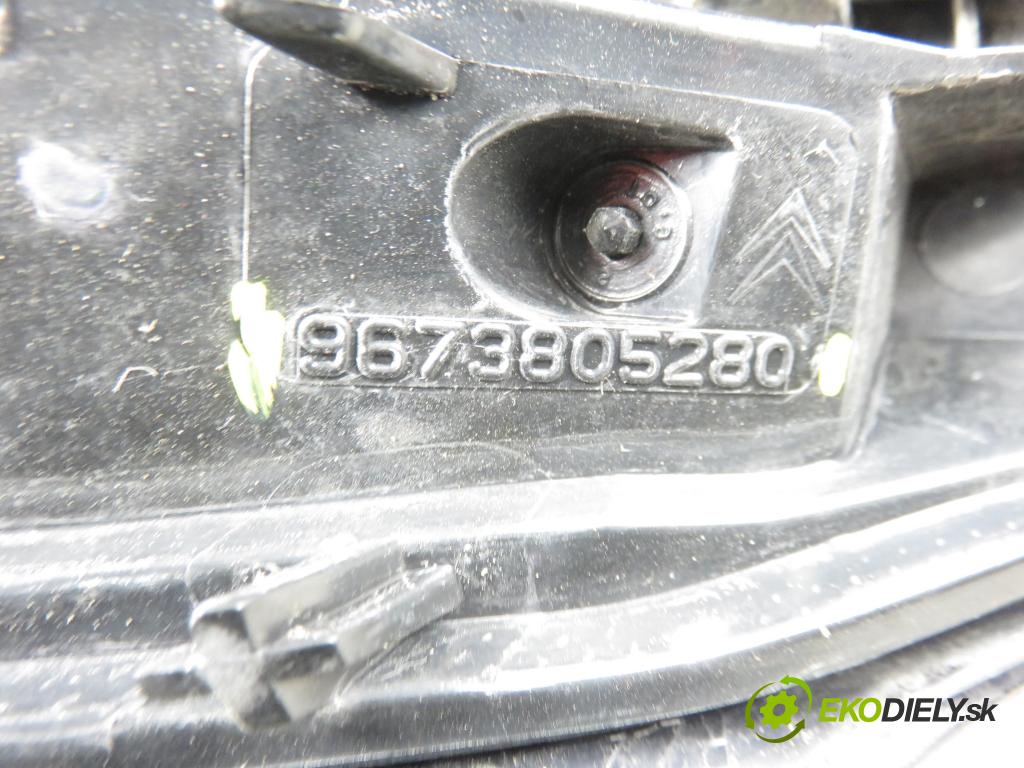 CITROEN C3 II (SC_) HB 2012 54,00 1.4 - KFT (TU3A) 1360,00 Svetlo pravé zadné 9673805280