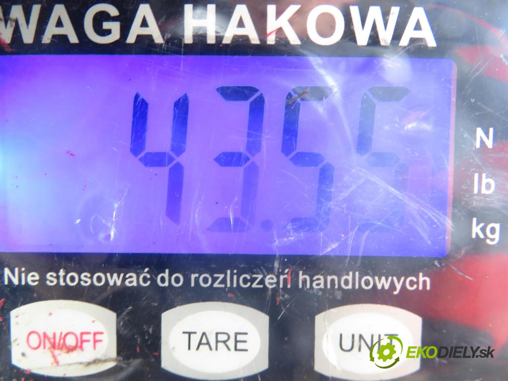 VW GOLF IV (1J1) HB 1997 55,00 1.4 16V - AKQ 1390,00 výztuha zadní část ABS 