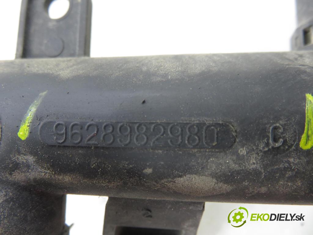 PEUGEOT 206 liftback (2A/C) HB 1998 44,00 1.1 i - HFZ (TU1JP) 1124,00 lišta vstřikovací 9628982980 (Vstřikovací lišta)