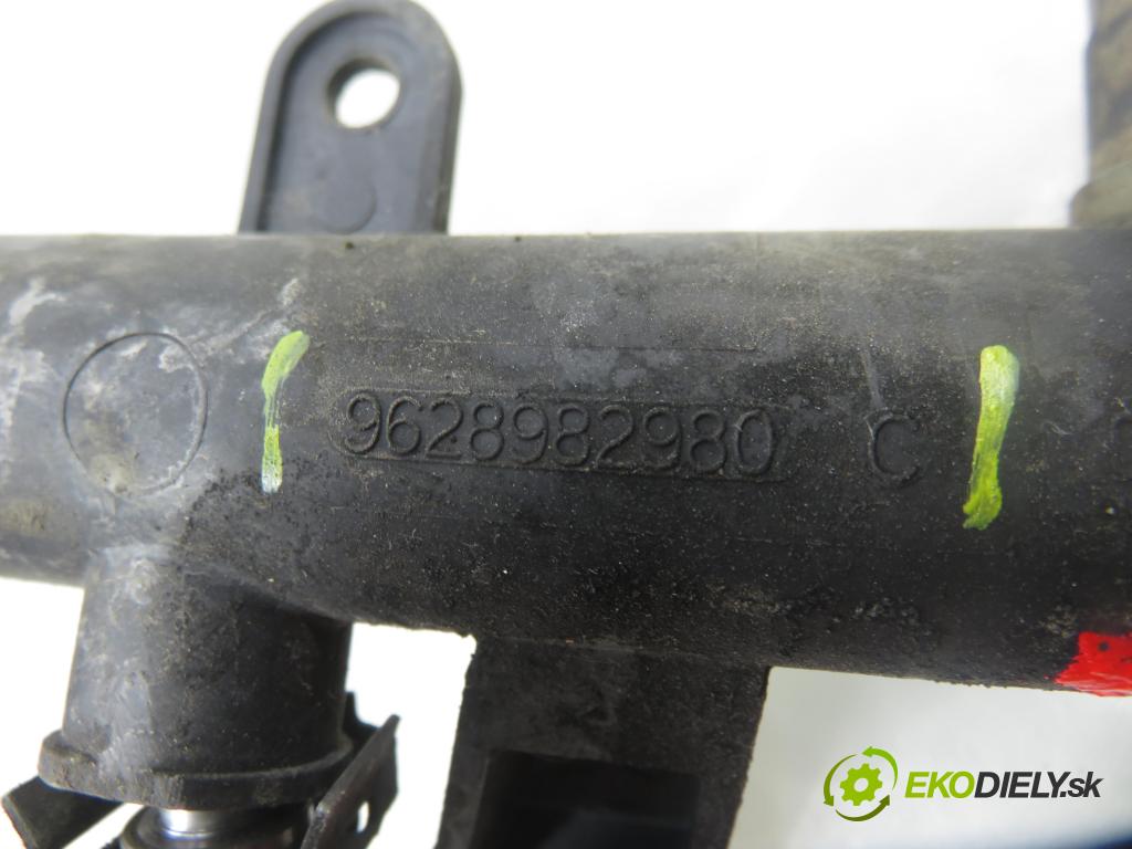 PEUGEOT 206 liftback (2A/C) HB (LONG) 1999 55,00 1.4 i - KFX (TU3JP) 1361,00 lišta vstřikovací 9628982980C (Vstřikovací lišta)