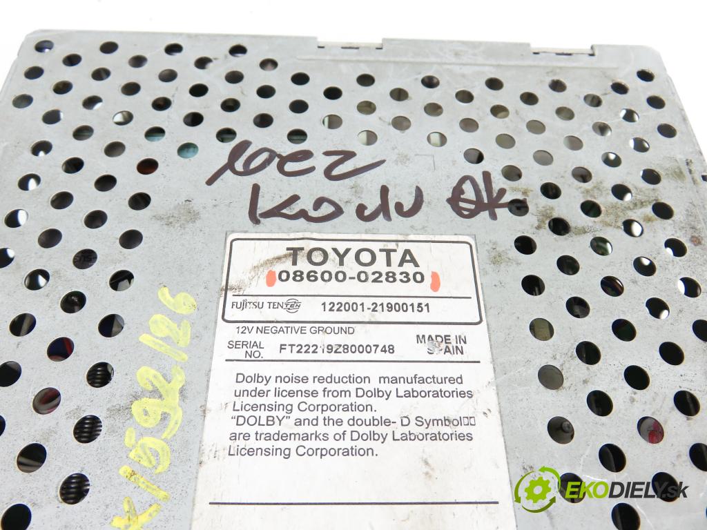 TOYOTA COROLLA Liftback (_E11_) LIFTBACK 2000 71,00 1.4 VVTi 97 - 4ZZ-FE 1398,00 RADIO Modul 0860002830