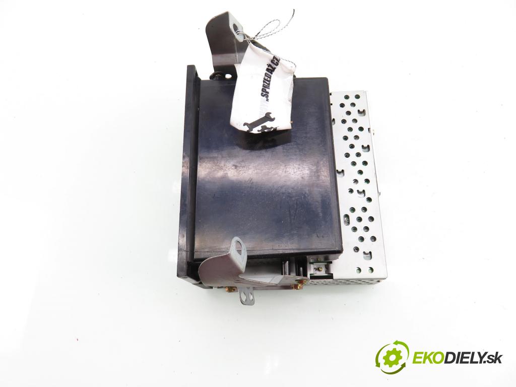 TOYOTA COROLLA Liftback (_E11_) LIFTBACK 2000 71,00 1.4 VVTi 97 - 4ZZ-FE 1398,00 RADIO Modul 0860002830