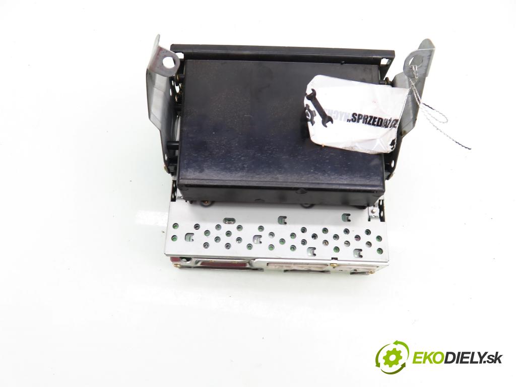 TOYOTA COROLLA Liftback (_E11_) LIFTBACK 2000 71,00 1.4 VVTi 97 - 4ZZ-FE 1398,00 RADIO Modul 0860002830