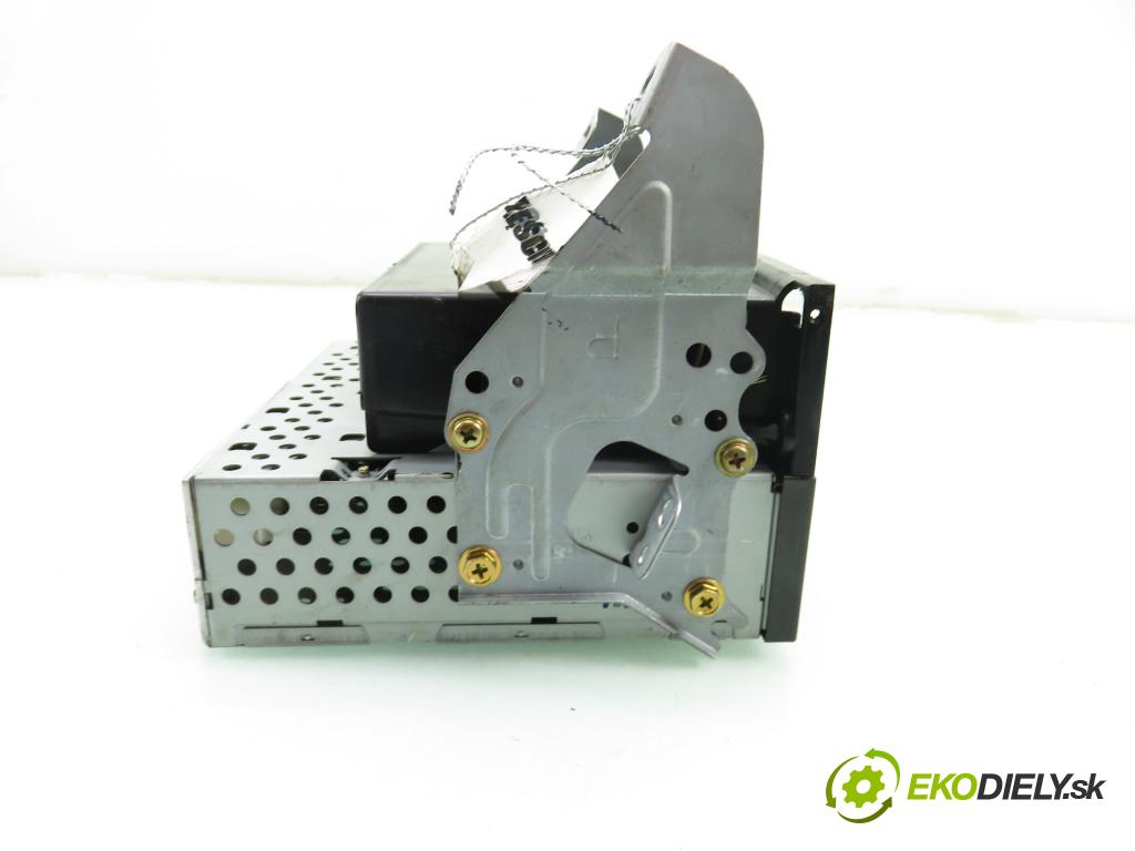 TOYOTA COROLLA Liftback (_E11_) LIFTBACK 2000 71,00 1.4 VVTi 97 - 4ZZ-FE 1398,00 RADIO Modul 0860002830