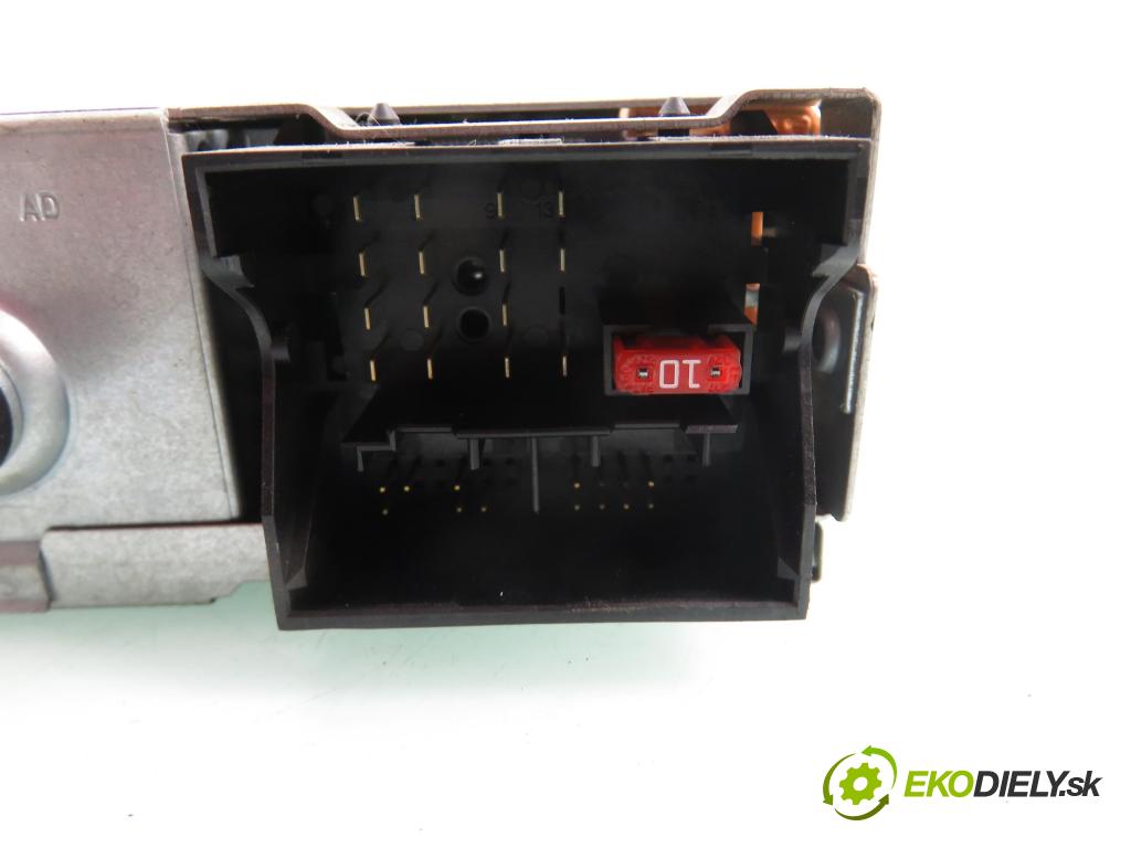 CITROEN C2 (JM_) HB 2006 50,00 1.4 HDi 68 8V - 8HZ 1398,00 RADIO CD 96624490XT