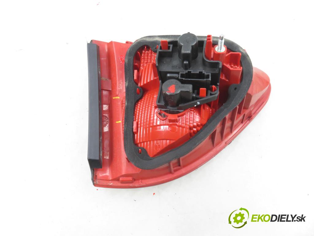 SEAT EXEO (3R2) SEDAN 2009 110,00 1.8 T - CFMA 1781,00 Svetlo pravé zadné kufor 89320241 ; 89393450