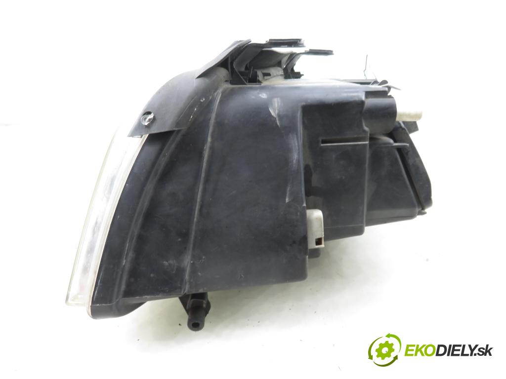 AUDI A4 (8D2, B5) SEDAN 1999 74,00 1.6 - AHL 1595,00 Svetlo PP 8D0941004AK