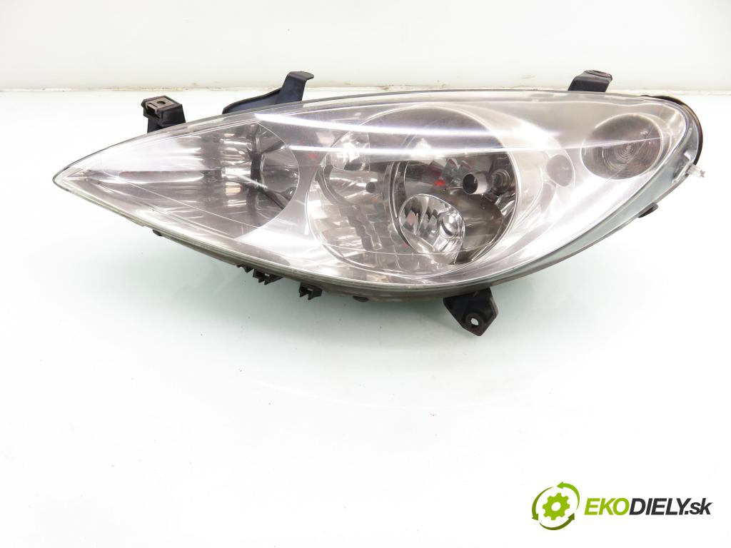 PEUGEOT 307 (3A/C) HB 2003 65,00 1.4 16V - KFU (ET3J4) 1360,00 Svetlo LP 9641615380 ; 89309111