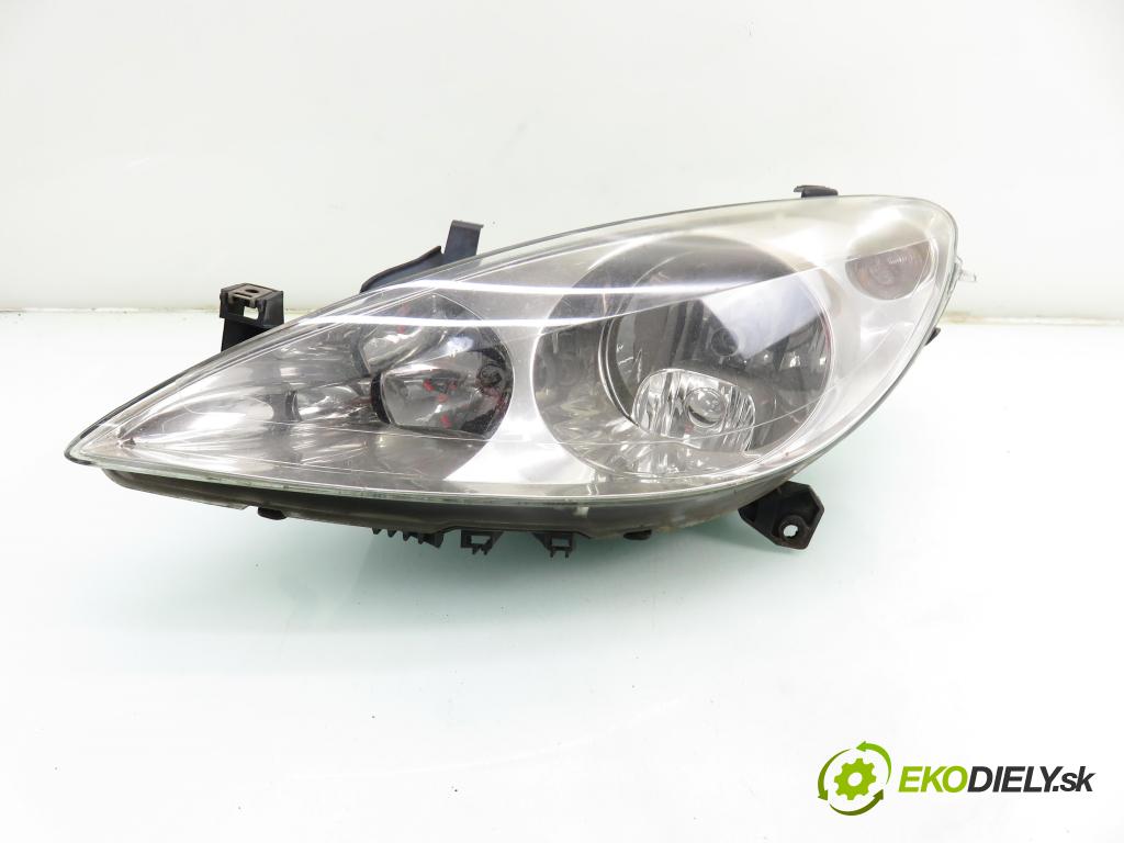 PEUGEOT 307 (3A/C) HB 2003 65,00 1.4 16V - KFU (ET3J4) 1360,00 Svetlo LP 9641615380 ; 89309111