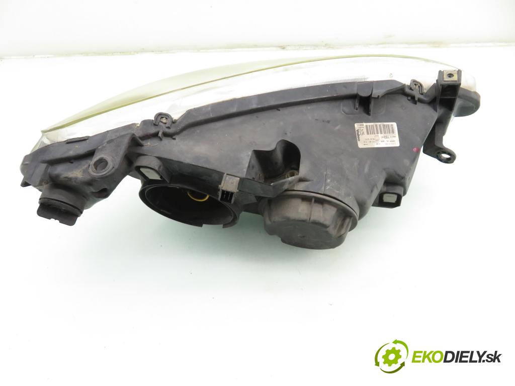 PEUGEOT 307 (3A/C) HB 2003 65,00 1.4 16V - KFU (ET3J4) 1360,00 Svetlo LP 9641615380 ; 89309111