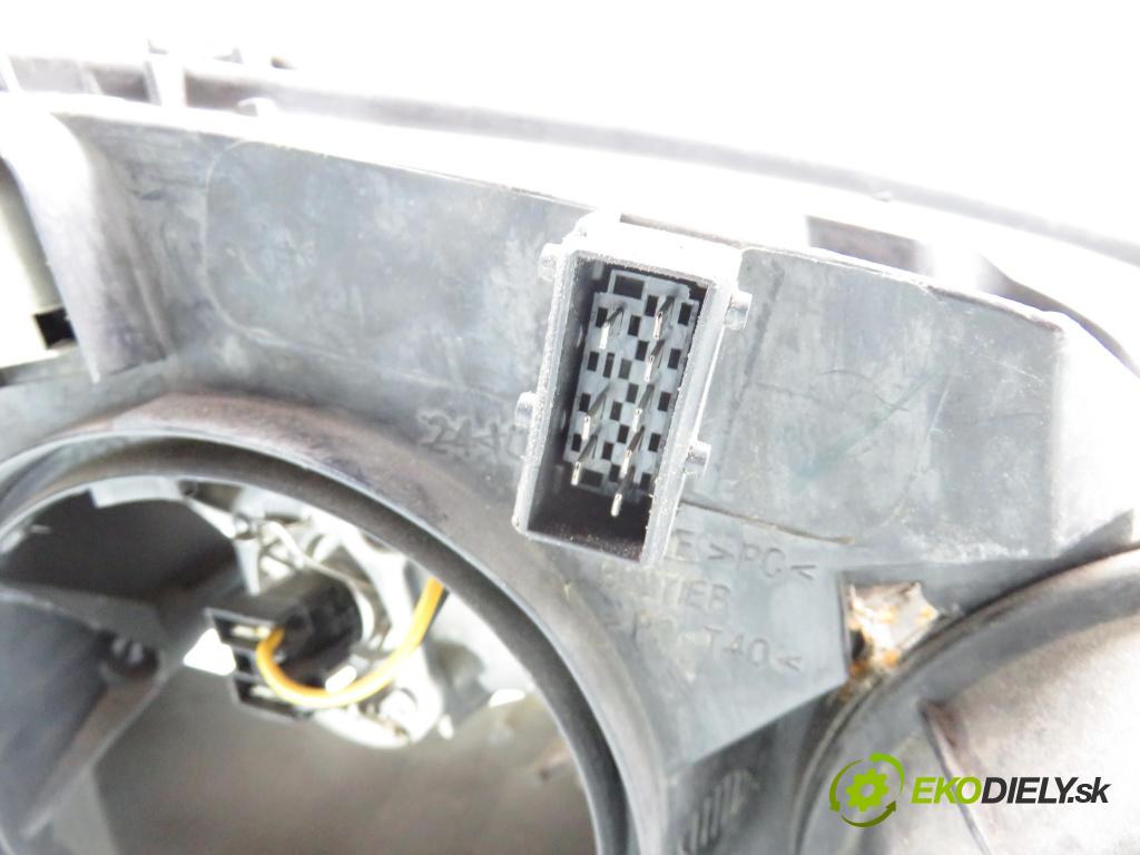 PEUGEOT 307 (3A/C) HB 2003 65,00 1.4 16V - KFU (ET3J4) 1360,00 Svetlo LP 9641615380 ; 89309111