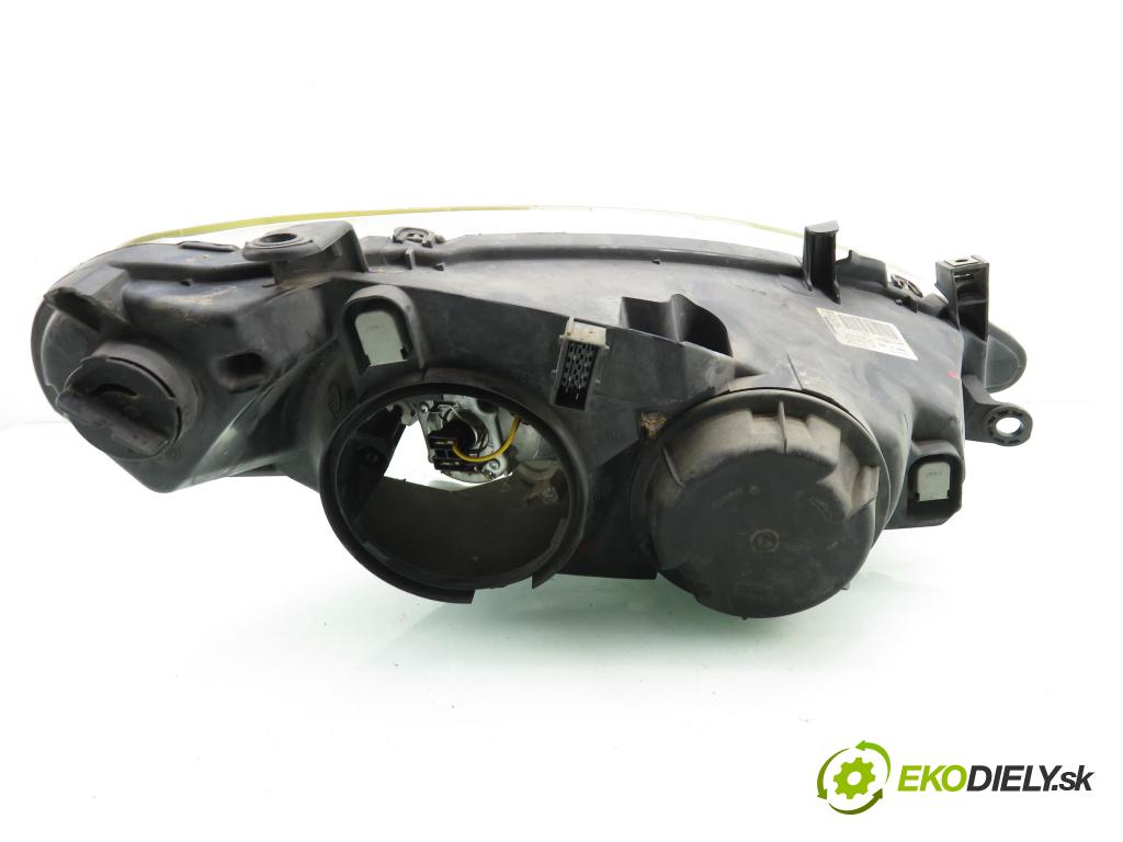 PEUGEOT 307 (3A/C) HB 2003 65,00 1.4 16V - KFU (ET3J4) 1360,00 Svetlo LP 9641615380 ; 89309111