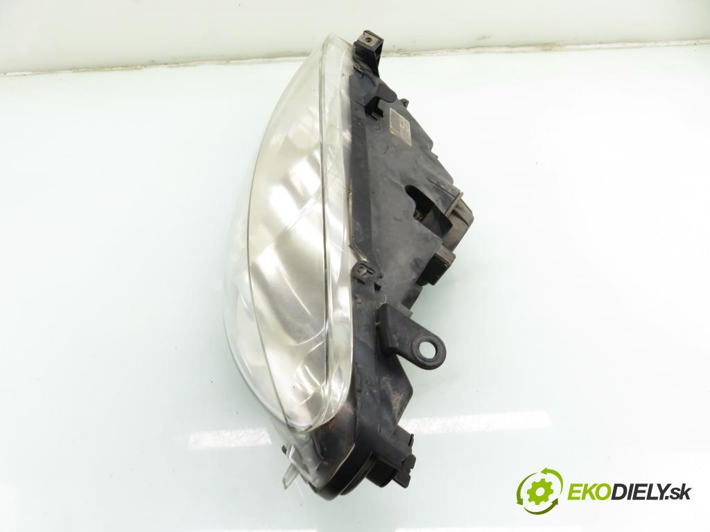 PEUGEOT 307 (3A/C) HB 2003 65,00 1.4 16V - KFU (ET3J4) 1360,00 Svetlo LP 9641615380 ; 89309111