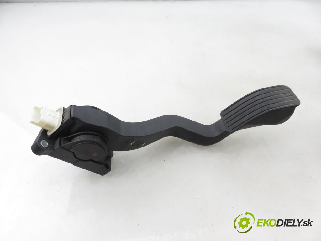 PEUGEOT 307 (3A/C) HB 2003 65,00 1.4 16V - KFU (ET3J4) 1360,00 potenciometr plynového pedálu 0280752251 ; 9646702180 ; F00C3E2429 (Potenciometr plynového pedálu)