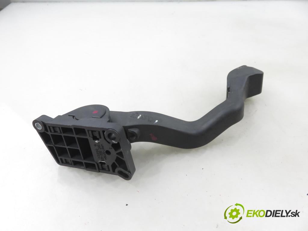PEUGEOT 307 (3A/C) HB 2003 65,00 1.4 16V - KFU (ET3J4) 1360,00 potenciometr plynového pedálu 0280752251 ; 9646702180 ; F00C3E2429 (Potenciometr plynového pedálu)