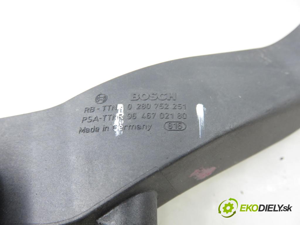 PEUGEOT 307 (3A/C) HB 2003 65,00 1.4 16V - KFU (ET3J4) 1360,00 potenciometr plynového pedálu 0280752251 ; 9646702180 ; F00C3E2429 (Potenciometr plynového pedálu)