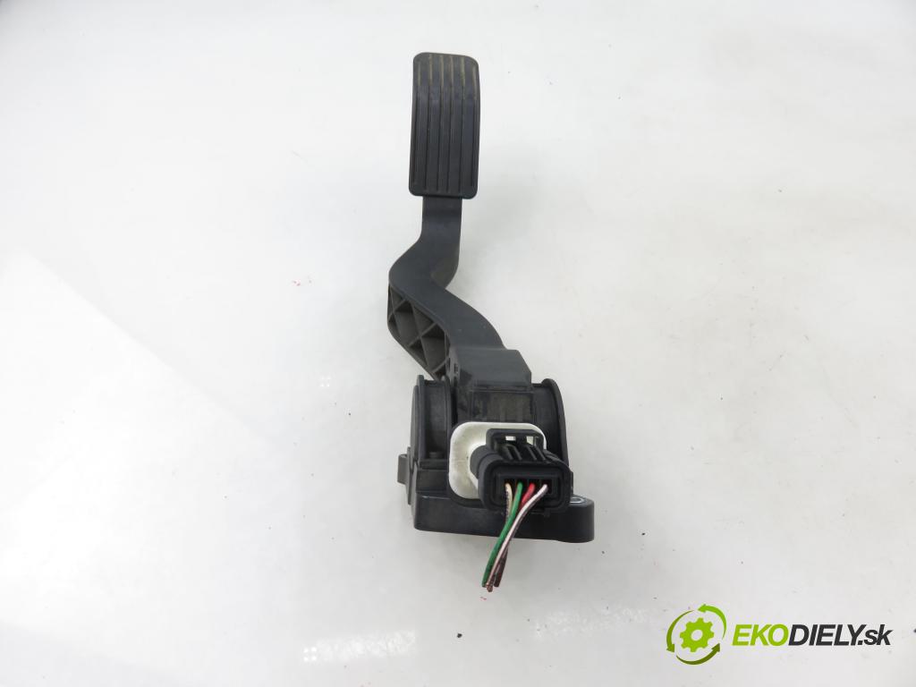 PEUGEOT 307 (3A/C) HB 2003 65,00 1.4 16V - KFU (ET3J4) 1360,00 potenciometr plynového pedálu 0280752251 ; 9646702180 ; F00C3E2429 (Potenciometr plynového pedálu)