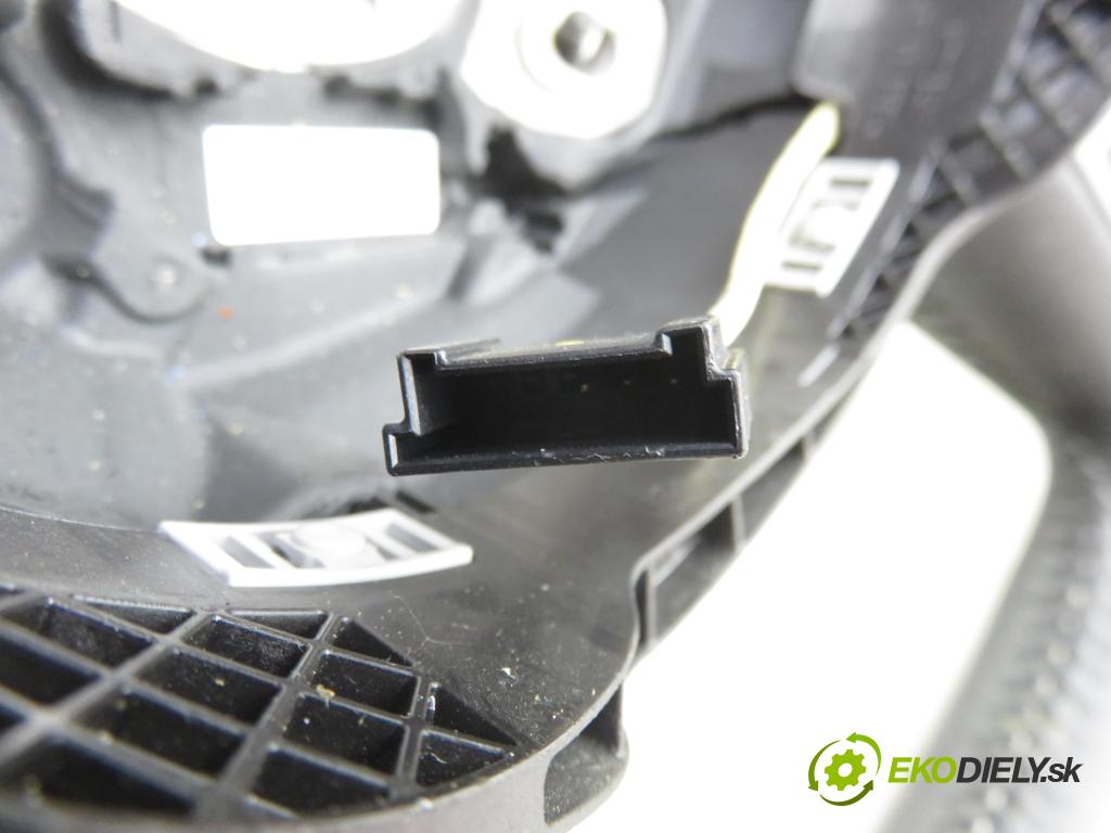 SEAT EXEO (3R2) SEDAN 2009 110,00 1.8 T - CFMA 1781,00 volant 3R0419091C (Volant)