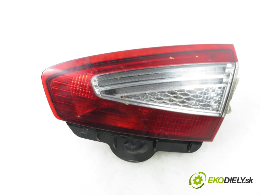 FORD MONDEO IV Turnier (BA7) KOMBI 2011 103,00 2.0 TDCi - QXBA 1997,00 světlo pravé zadní kufr BS7113A602BD