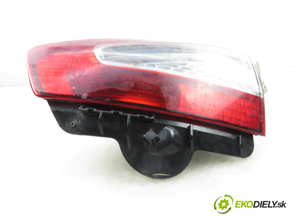 FORD MONDEO IV Turnier (BA7) KOMBI 2011 103,00 2.0 TDCi - QXBA 1997,00 světlo pravé zadní kufr BS7113A602BD