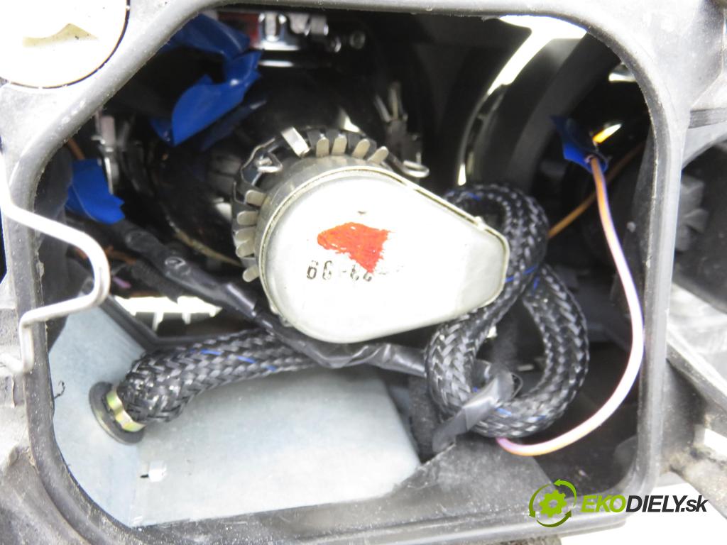 AUDI A4 (8E2, B6) SEDAN 2001 96,00 1.9 TDI - AWX 1896,00 Svetlo PP 8E0941004C ; 8E0990008C