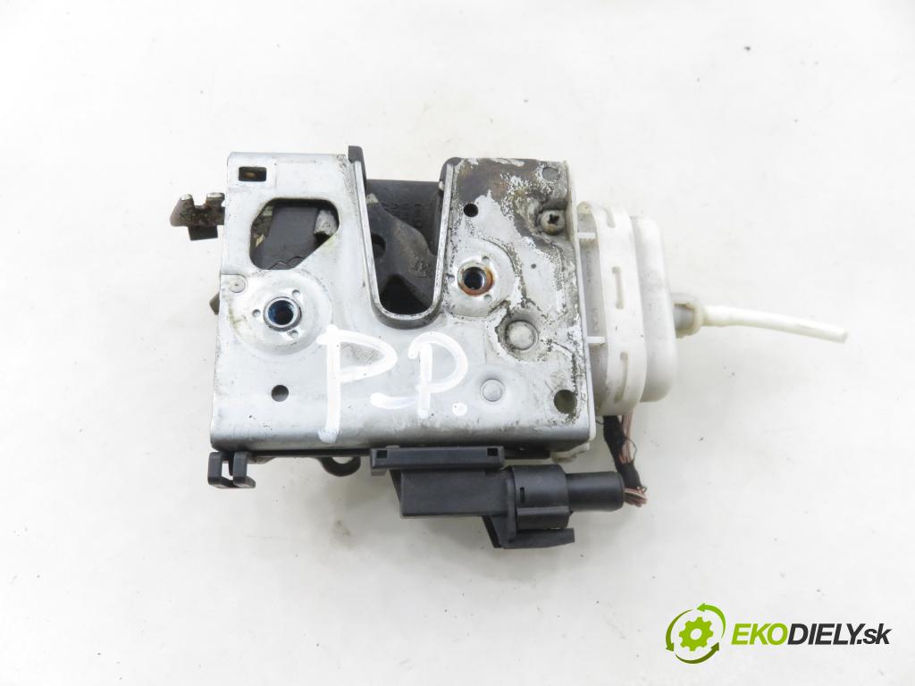 AUDI A4 (8D2, B5) SEDAN 1999 74,00 1.6 - AHL 1595,00 zámok PPM 8D1837016F