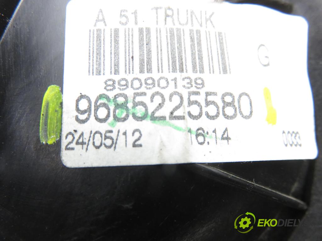 CITROEN C3 II (SC_) HB 2012 54,00 1.4 - KFT (TU3A) 1360,00 Svetlo ľavé zadné kufor 9685225580