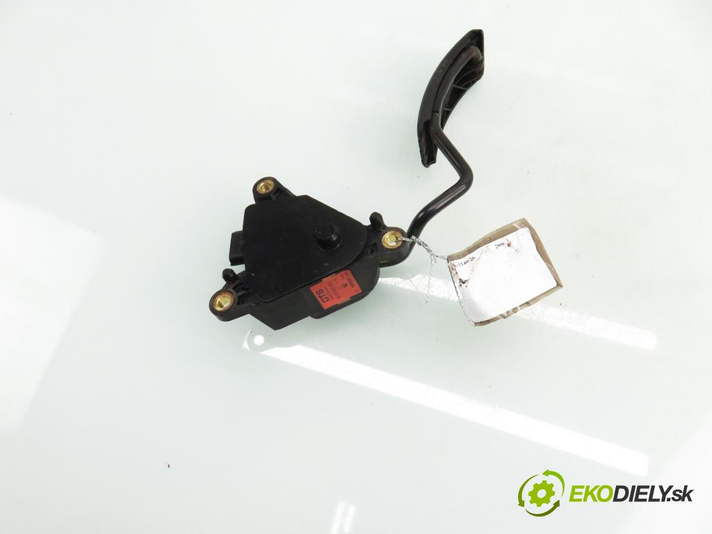 RENAULT CLIO III (BR0/1, CR0/1) HB 2006 50,00 1.5 dCi 68 - K9K 768 1461,00 Potenciometer plynu 8200297335 (Potenciometer plynového pedálu)